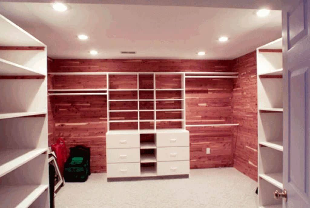 desain walk in closet kayu cedar atau kayu aras untuk