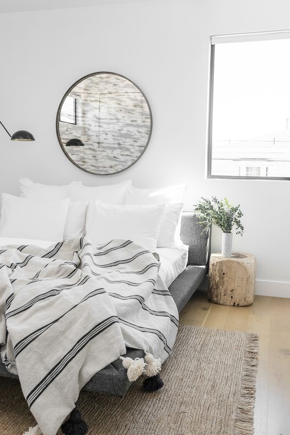dekorasi kamar tidur maskulin warna putih