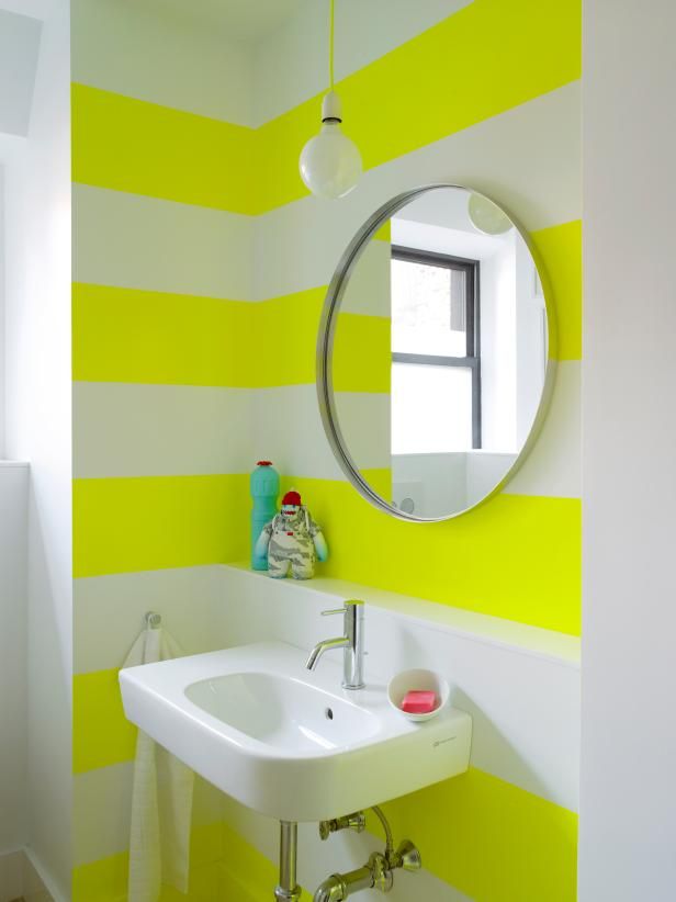 desain ruangan kuning kamar mandi