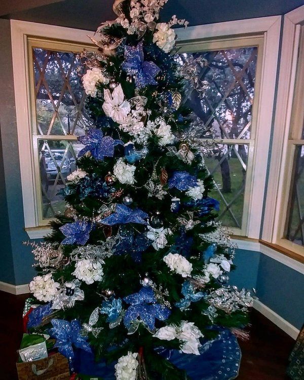 pohon Natal nuansa biru