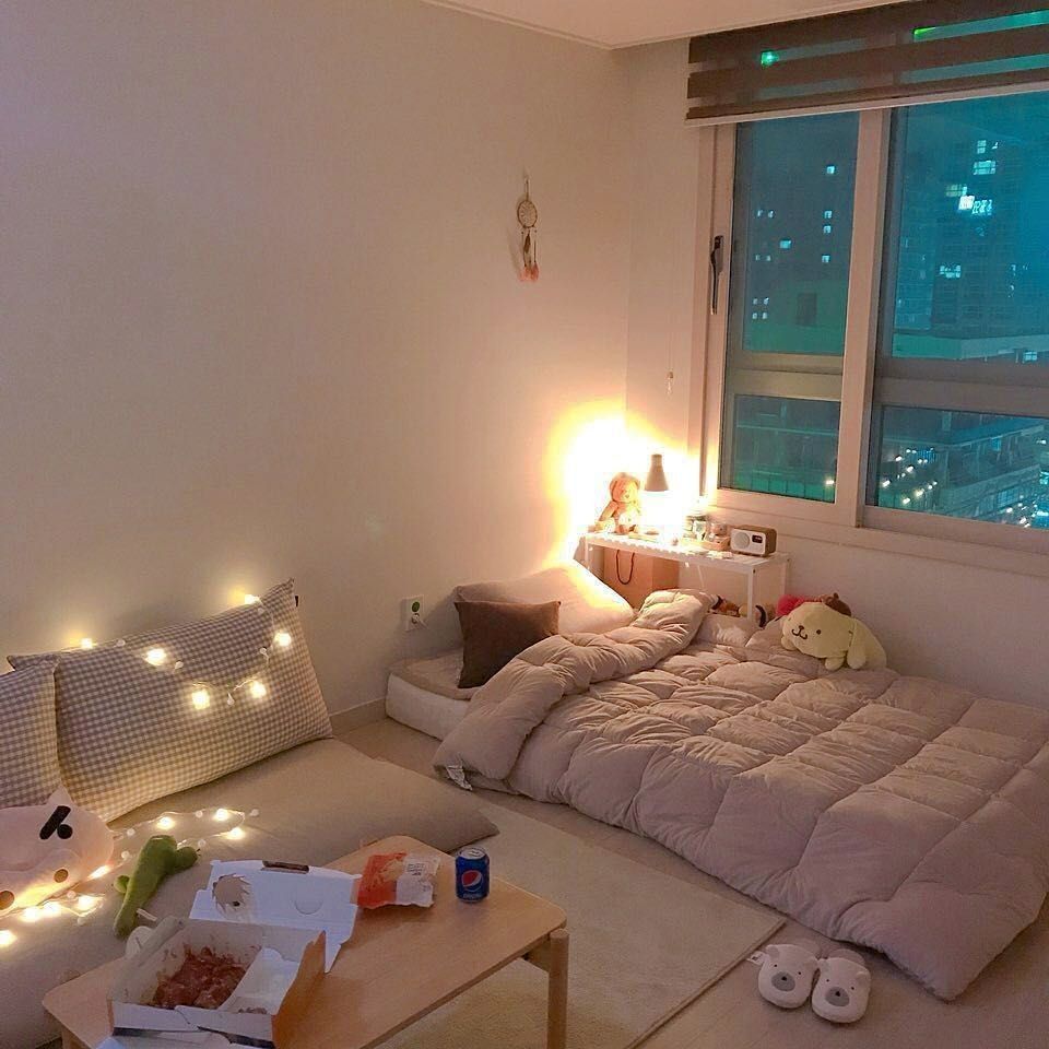 Inspirasi desain kamar dari drama Korea dengan lampu hias hangat