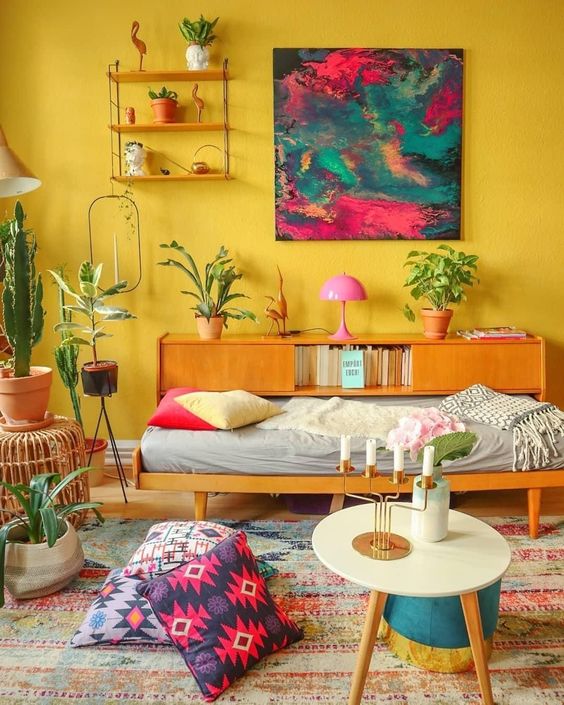 perpaduan warna kuning interior