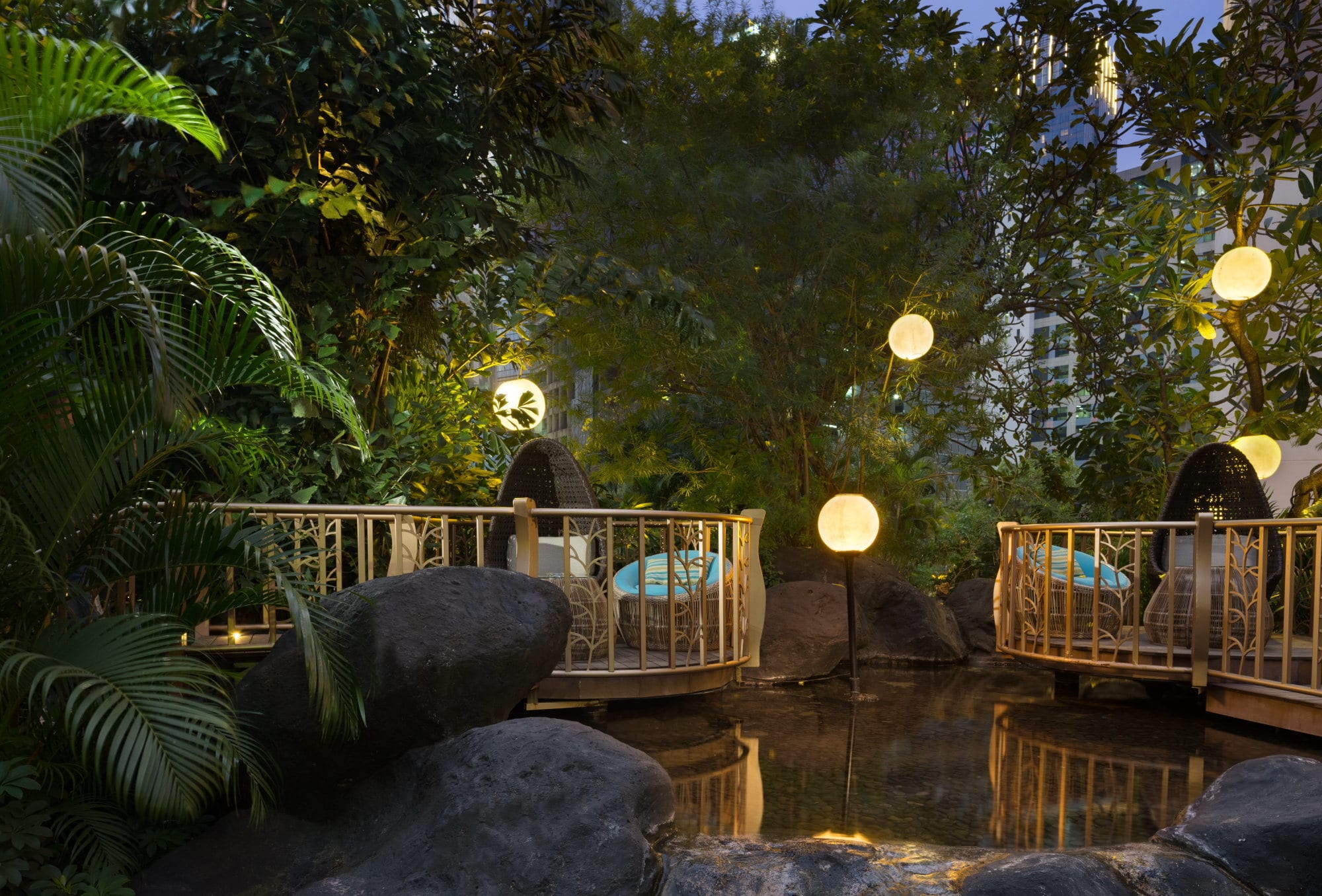 Restoran tema garden Jakarta - outdoor ayana midplaza