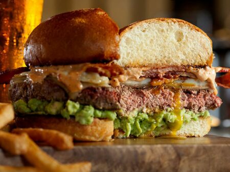 Restoran yang menyajikan impossible burger dan beyond meat di Jakarta