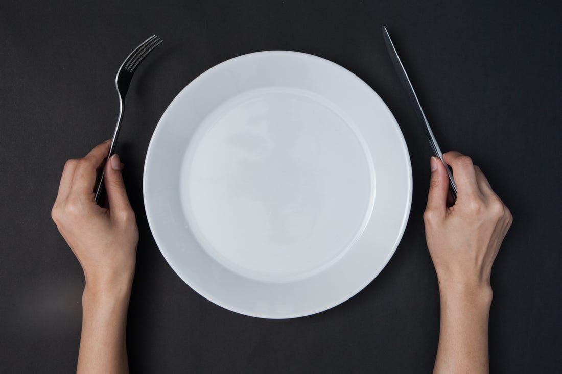 makanan yang harus dihindari saat buka puasa