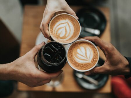 Cara membuat kopi ala kafe di rumah