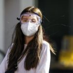 Mengatasi jerawat karena pemakaian masker
