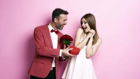 ramalan cinta zodiak Februari 2022