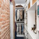 walk in closet kamar sempit