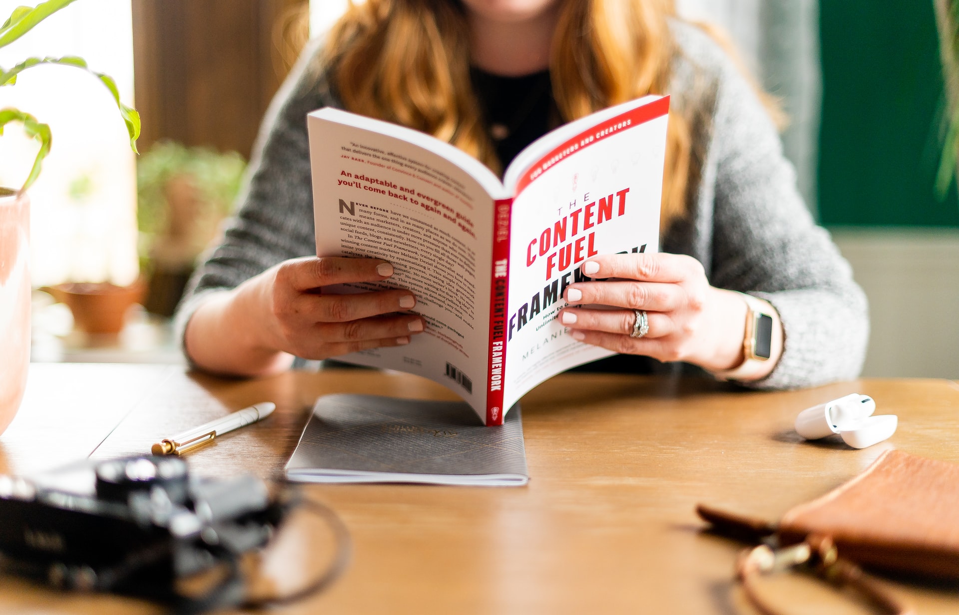 11 Contoh Buku Non Fiksi Untuk Dibaca | Rekomendasi Terbaik!