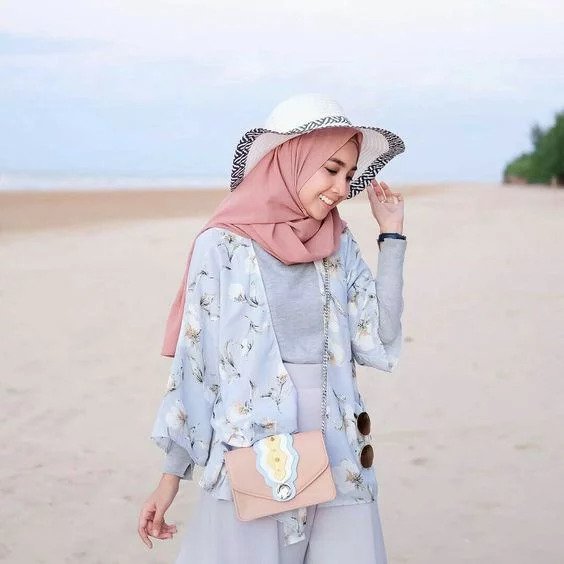 outfit ke pantai hijab