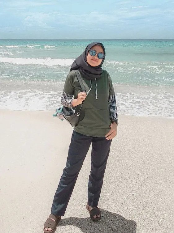 outfit ke pantai hijab