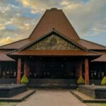 rumah adat dari jawa tengah adalah