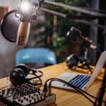 desain ruang podcast di rumah