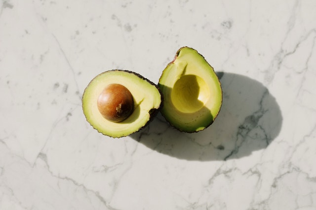 buah alpukat untuk rambut