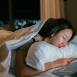 balasan good night terbaik - perempuan di tempat tidur