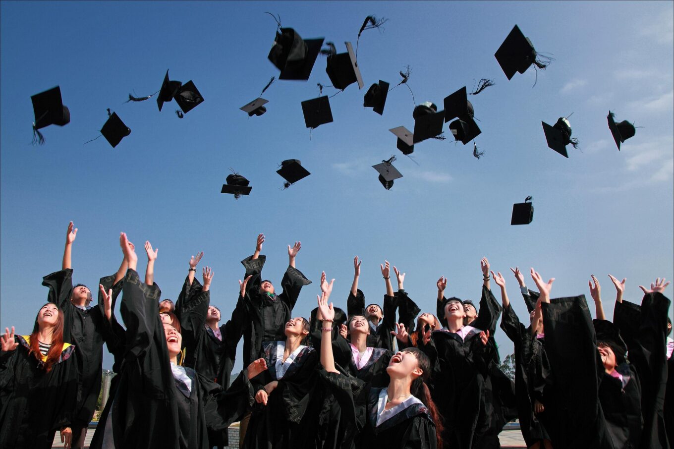 Toga Wisuda Terbaik di Indonesia