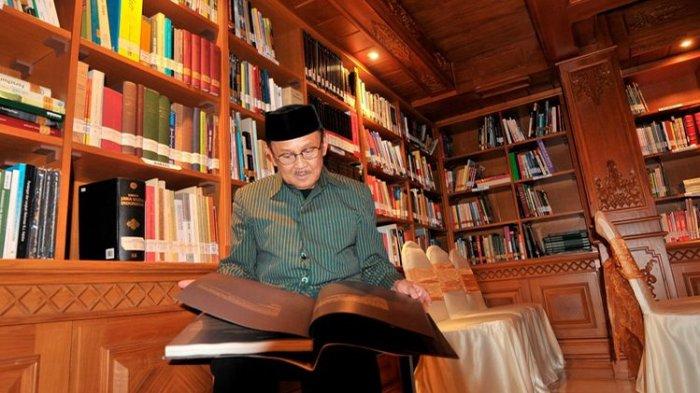 rak buku perpustakaan pribadi bj habibie