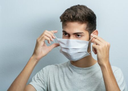 pakai masker di luar ruangan