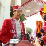 Jokowi baju adat